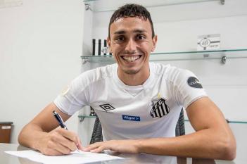 Santos renova contrato com Pituca até 2023: ‘Não me via com outra camisa’