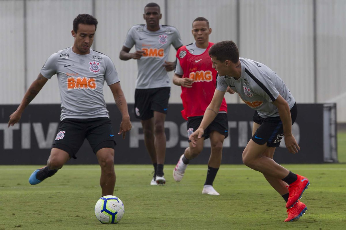 Com time reserva, Corinthians encara o Vasco na Arena Amazônia