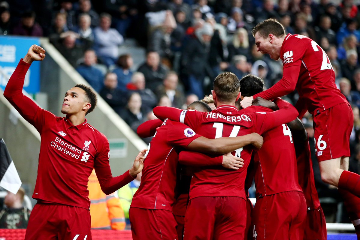 INGLÊS: Liverpool sofre, mas vence Newcastle com gol no fim e ainda sonha com título