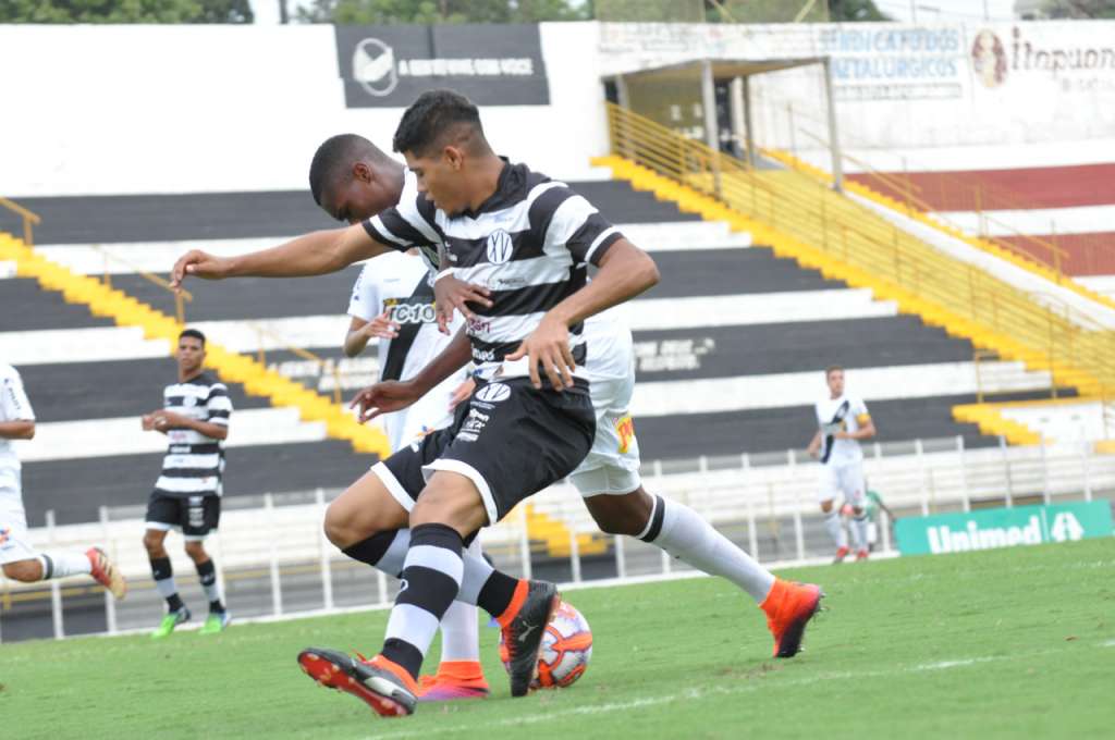 A Ponte Preta visitou o XV de Piracicaba, venceu por 2 a 0 e lidera o Grupo 2 com nove pontos. (Foto: Vitor Prates)