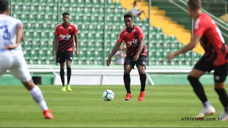 Athletico-PR empata com Chapecoense - Reprodução: Athletico-PR Athletico-PR empata com Chapecoense - Reprodução: Athletico-PR