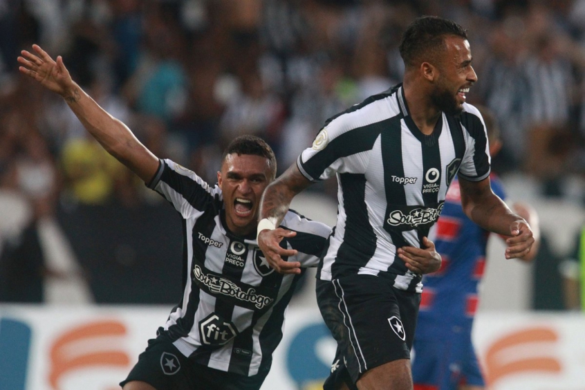 Alex Santana diz que Botafogo se adaptou ao estilo de jogo de Barroca