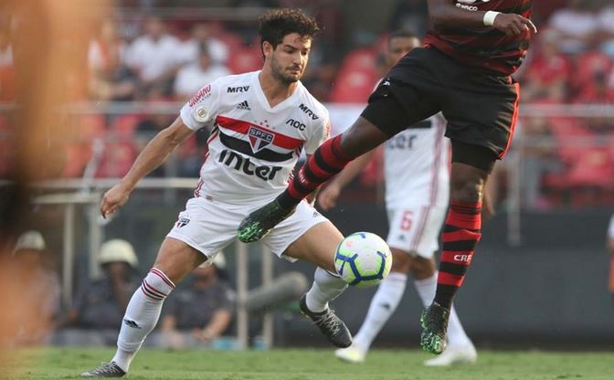 Pato e Berrío passam bem após pancadas em São Paulo x Flamengo