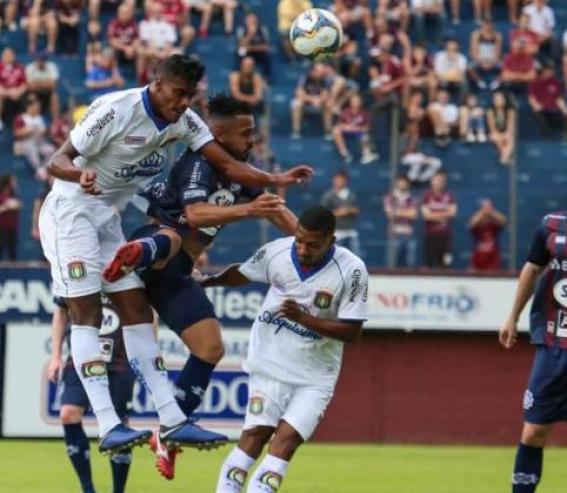 São Caetano começa com o pé esquerdo na Série D