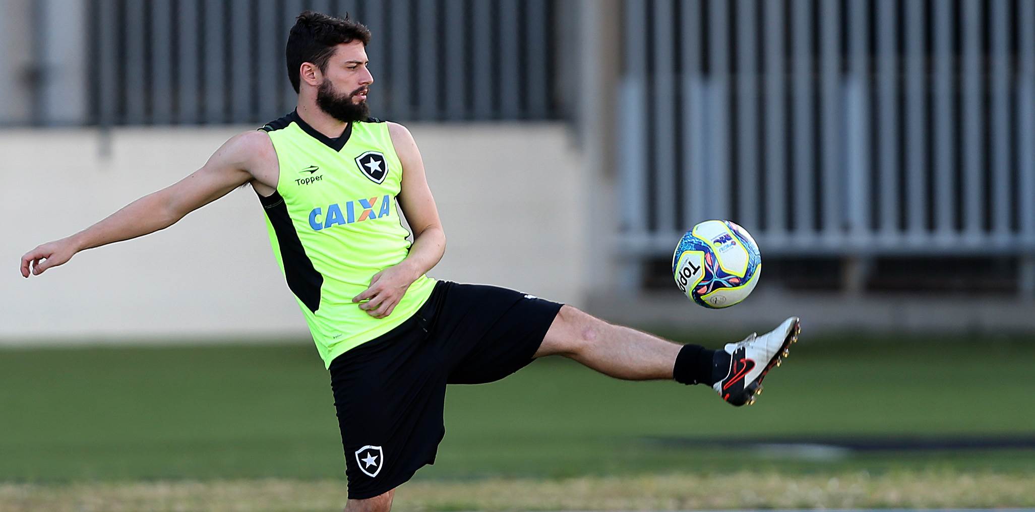 João Paulo recebe pena mínima e está liberado para defender Botafogo no clássico