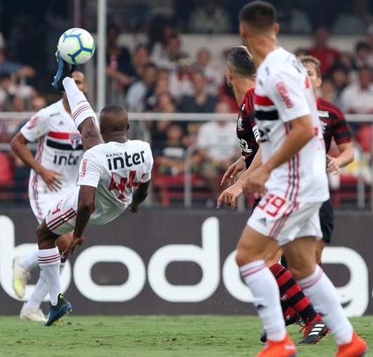 SÃO PAULO tentou de tudo para vencer