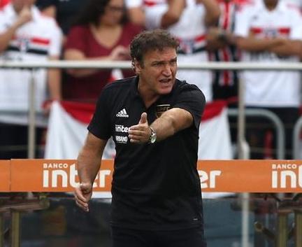 Veteranos perdem espaço e amargam ostracismo no São Paulo