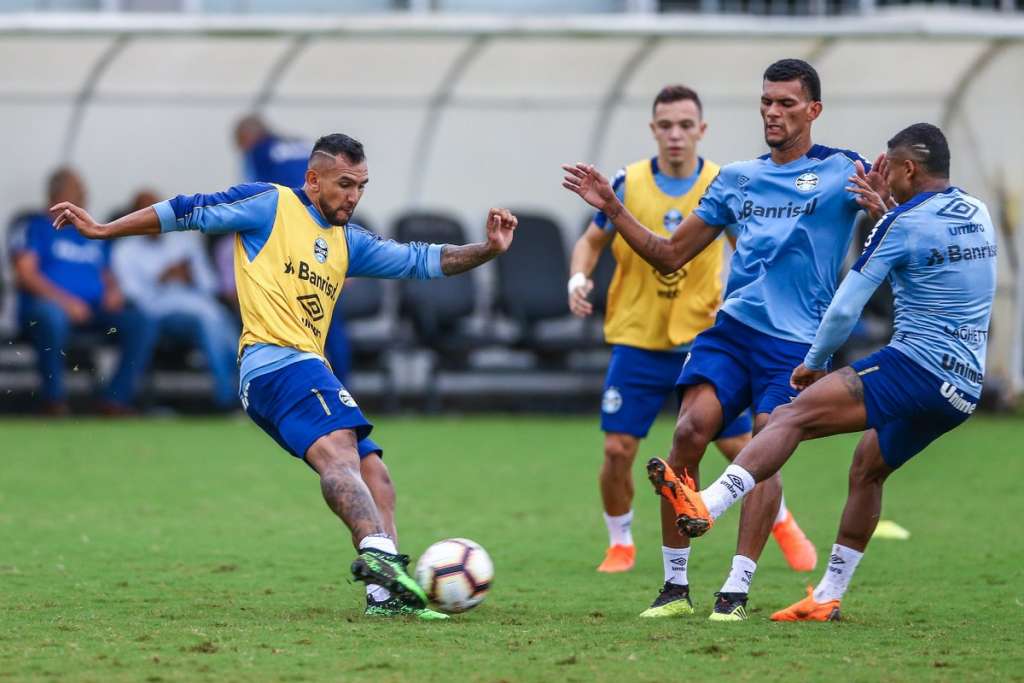 Após vídeo sugerir racismo de torcida, Grêmio diz apurar insulto a jogador do Flu