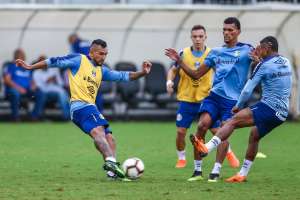 Após vídeo sugerir racismo de torcida, Grêmio diz apurar insulto a jogador do Flu