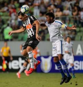 Após nova derrota, Betão cobra 'postura' e 'maturidade' dos jogadores do Avaí