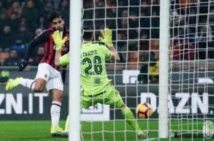 Italiano: Paquetá é punido por tapa na mão de juiz e não atua mais na temporada