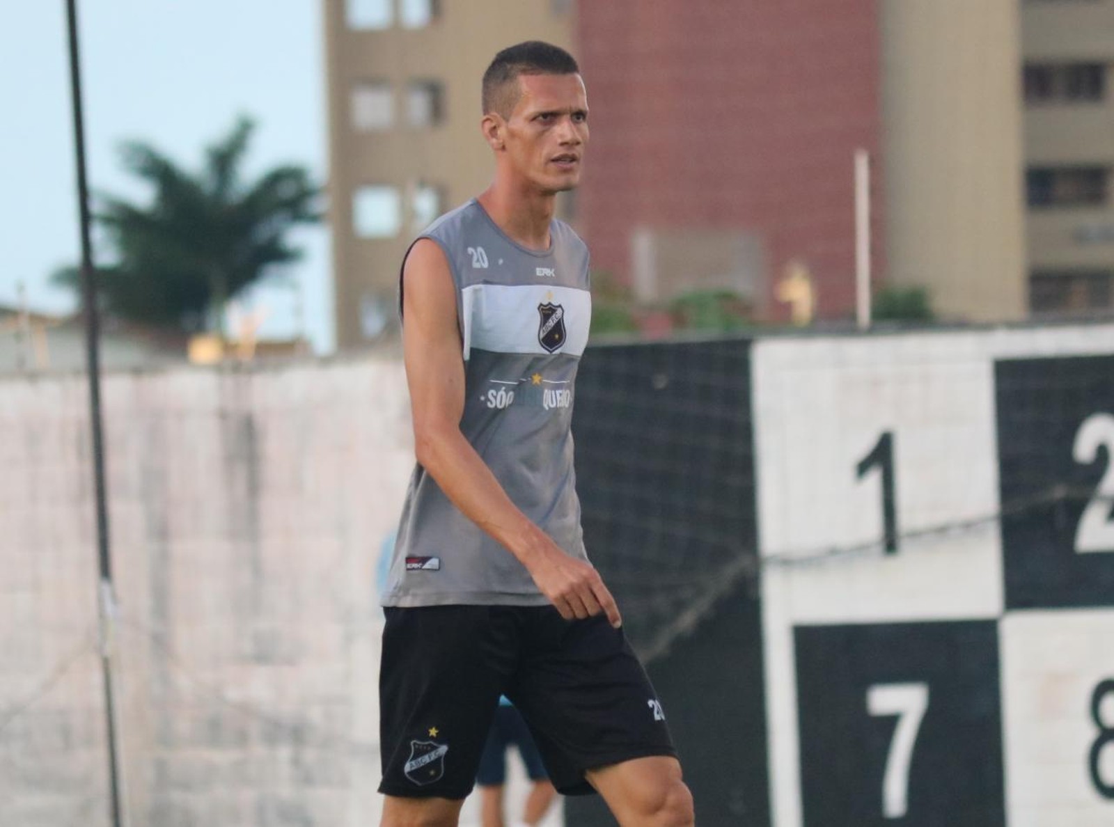 Série C: Zagueiro que estava no São Caetano é apresentado no ABC