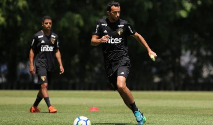 Nenê vem treinando entre os reservas - Rubens Chiri/São Paulo FC