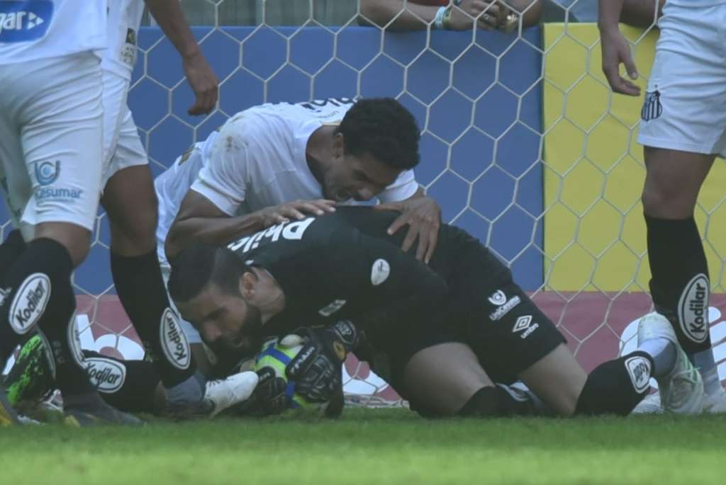 Santos torce por nova venda de Neymar e admite que pode negociar jogadores