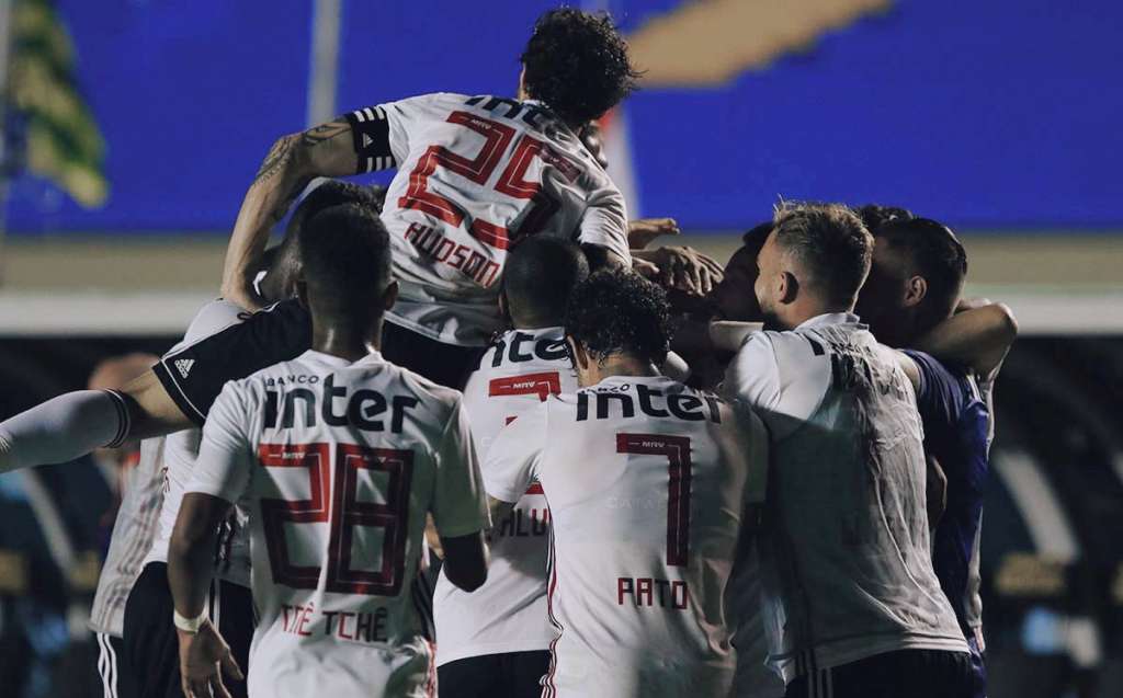 Hernanes vira 'reserva de luxo' e Everton Felipe perde espaço no São Paulo