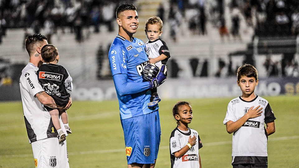Goleiro da Ponte Preta comemora convocação para Seleção Brasileira Sub-23