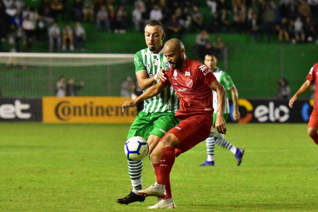 Eliminação na Copa do Brasil escancara a crise no Vila Nova para a Série B