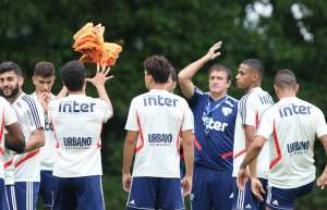 Titulares do São Paulo vão a campo sem Pato, mas Cuca não esboça time