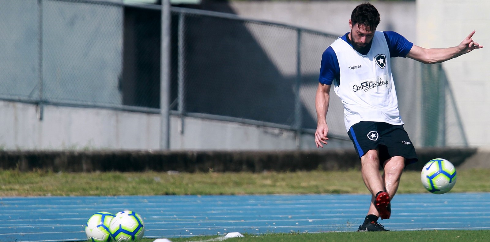 Meia do Botafogo celebra recuperação física após grave lesão