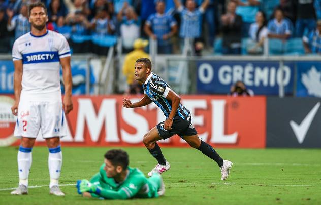 Alisson comemorou o triunfo gremista