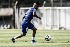 Jorge exalta disputa por titularidade no Santos: 'A concorrência é boa'