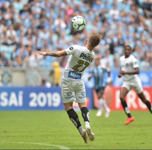 Sasha é única peça do setor ofensivo santista a escapar do rodízio no Brasileirão