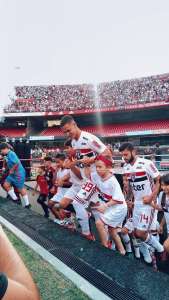 'Cheio de disposição', Antony se cuida para aguentar maratona no São Paulo