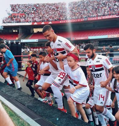 'Cheio de disposição', Antony se cuida para aguentar maratona no São Paulo