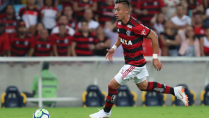 Santos tenta contratação de atacante do Flamengo