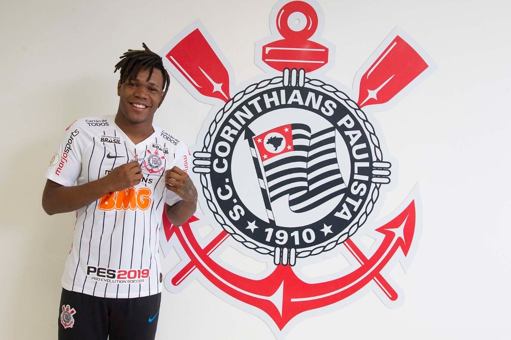 Corinthians confirma a contratação de volante ex-Santos e Ponte Preta