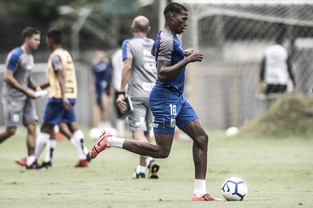 Ainda sem patrocínio master, Santos renova acordo para as costas da camisa