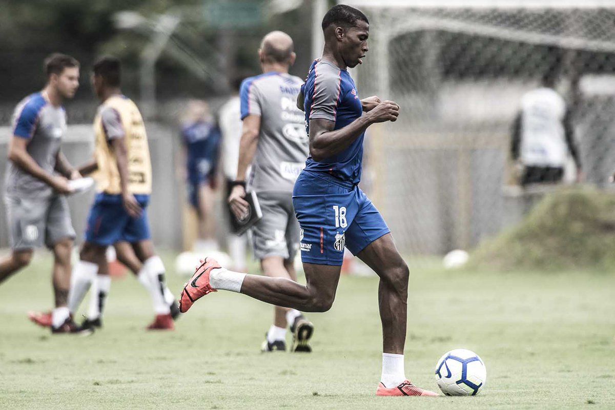 Ainda sem patrocínio master, Santos renova acordo para as costas da camisa