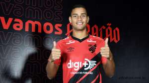 Athletico apresenta meia que estava 'encostado' em rival do Brasileirão