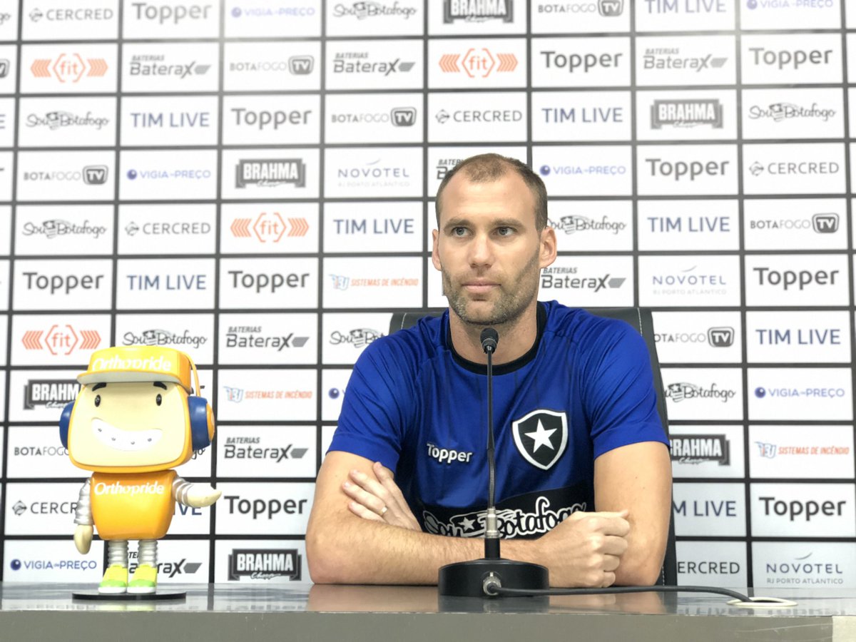 Carli revela motivação especial para Botafogo encerrar jejum em clássicos