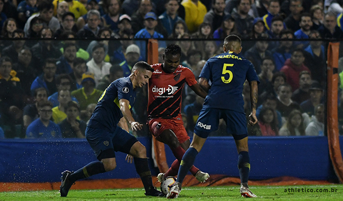 LIBERTADORES: Athletico-PR leva virada do Boca Jrs e se classifica em segundo