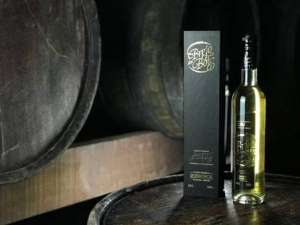 Técnico de time do Brasileirão lança cachaça com valor de R$ 379