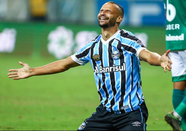 Em alta, Thaciano enaltece 'bom momento' e sonha com a titularidade no Grêmio