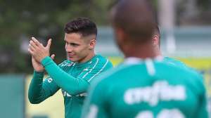 Meia revela ter rejeitado propostas para ficar no Palmeiras