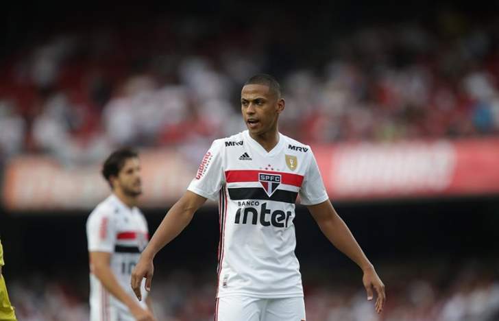 Zagueiro ex-Figueirense acerta renovação com o São Paulo até o meio de 2023