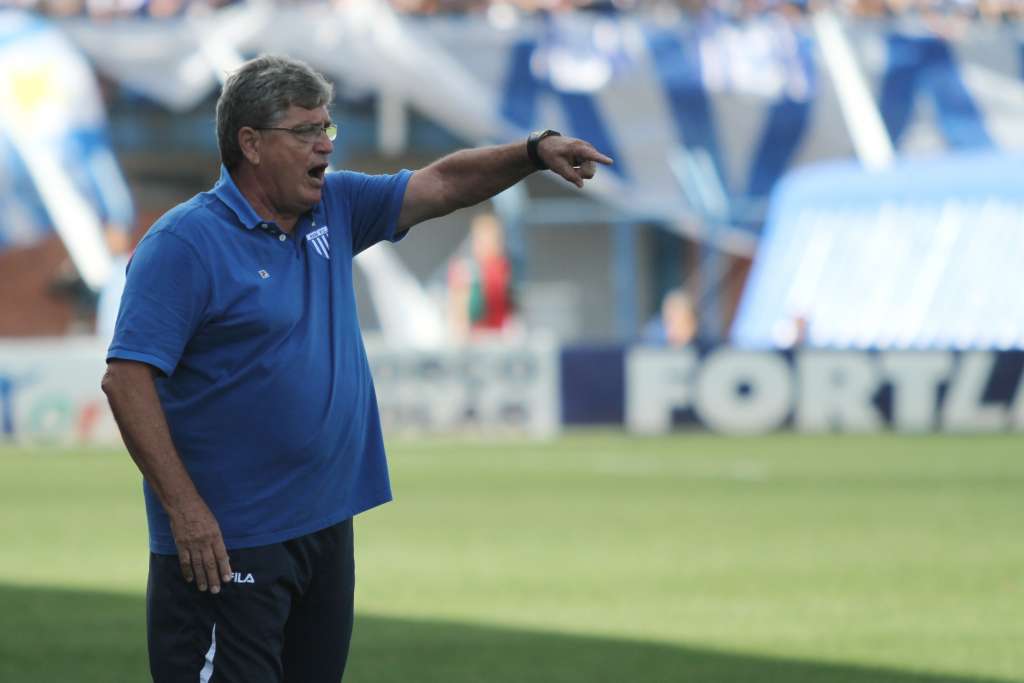 O técnico Geninho planeja fazer mudanças no time titular do Avaí