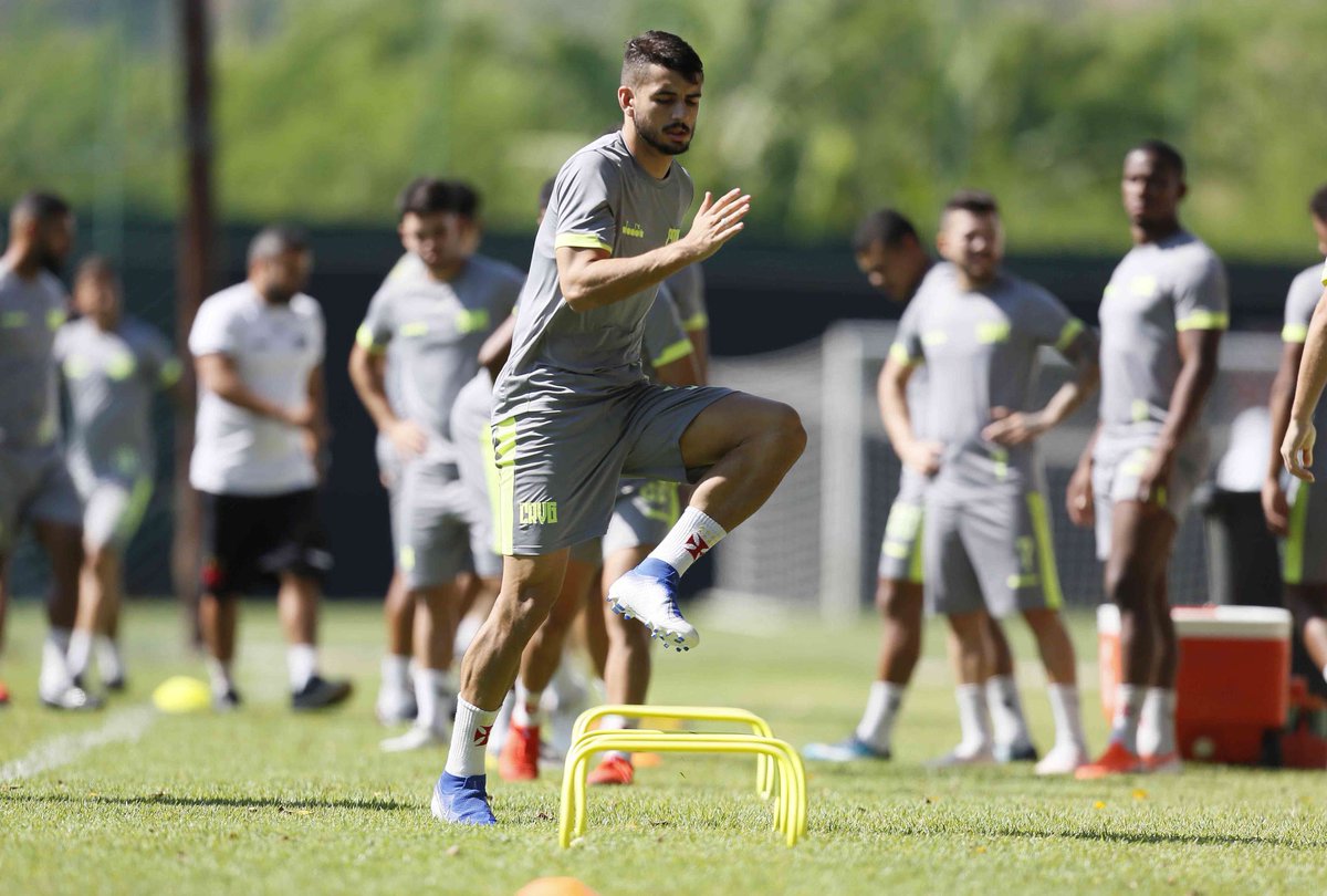 Ainda sem Luxemburgo, Vasco volta a enfrentar o Santos para reagir no Brasileirão