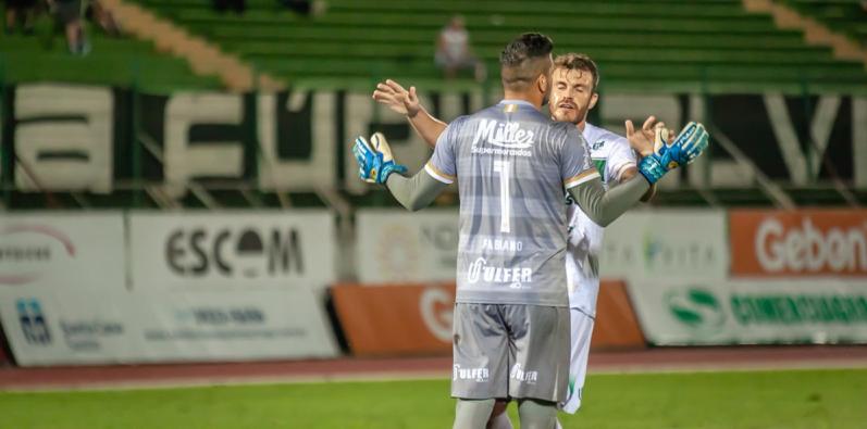 Avenida bate a Ferroviária - Fernando Teramatsu