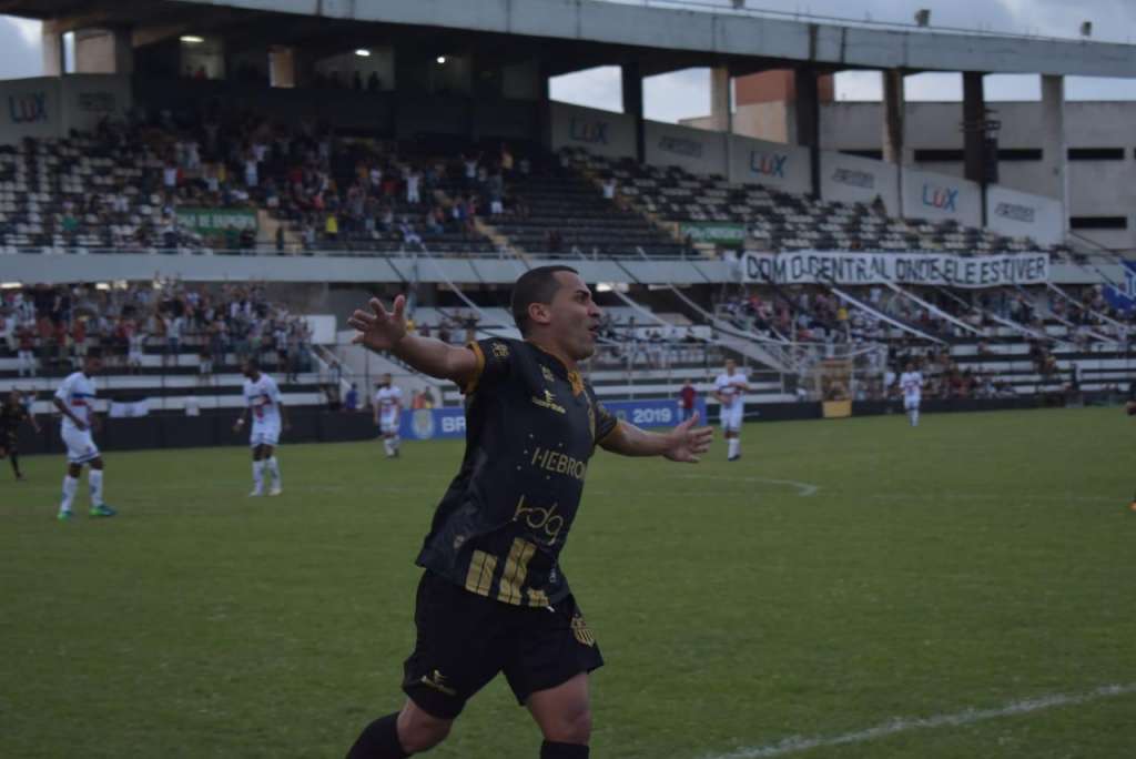 Pela Série D, Central-PE vence o Maranhão-MA no Lacerdão, em Caruaru (Foto: Dayvson Robert) - Dayvson Robert