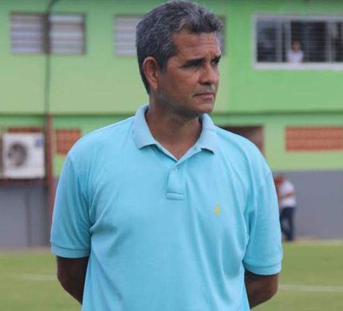 Álvaro Miguéis é o técnico do Atlético-AC