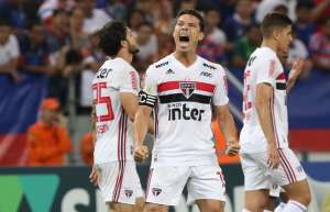 Herói do São Paulo exalta treinador do rival: 