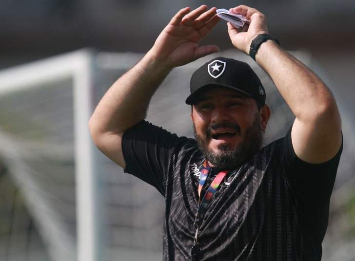 Barroca quer apoio total no Botafogo: ‘Se tiver dedicação, a torcida joga junto’