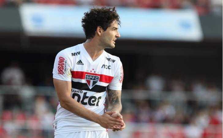 Pato e Luan treinam e devem reforçar o São Paulo contra o Bahia