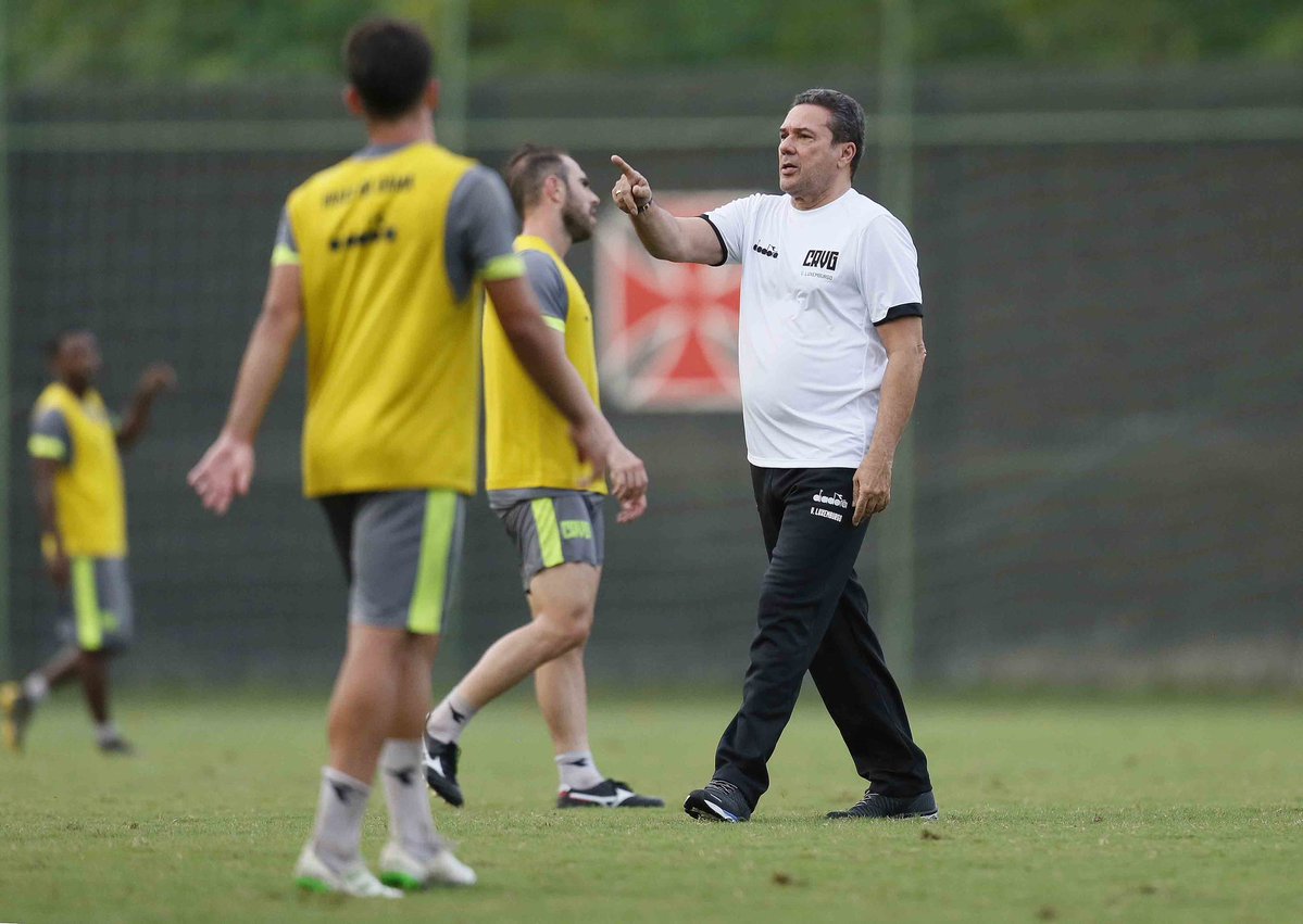Primeiro treino de Luxemburgo no Vasco tem conversa com elenco e coletivo