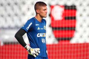 Time da Série B abre negociação para contratar goleiro do Flamengo