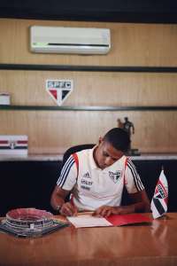 São Paulo oficializa renovação do contrato de zagueiro destaque do Paulistão até 2023